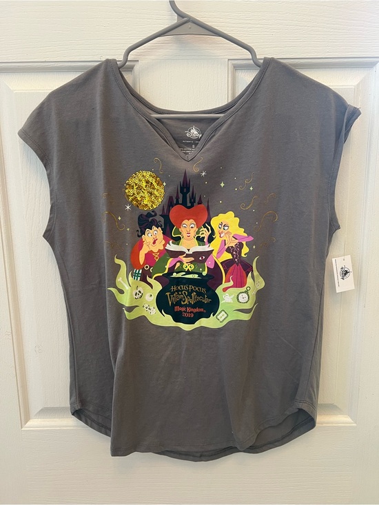 Disney Tops - Disney Gray Hocus Pocus Short Sleeve Graphic Tee
